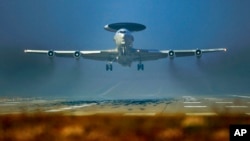 독일 겔젠키르헨 NATO 공군기지에서 NATO AWACS 정찰기가 이륙하고 있다.(자료사진)