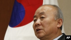 South Korean Unification Minister Yu Woo-ik (January 2012 file photo). 