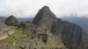 ARCHIVO - El sitio arqueológico de Machu Picchu está desprovisto de turistas mientras está cerrado en medio de la pandemia de COVID-19, en el departamento de Cusco, Perú, el 27 de octubre de 2020.