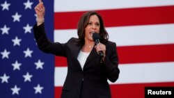 រូបឯកសារ៖ លោកស្រី Kamala Harris សមាជិក​ព្រឹទ្ធសភារដ្ឋ California ថ្លែង​ក្នុង​យុទ្ធនាការ​ឃោសនា​បោះឆ្នោត​ជា​លើក​ដំបូង​របស់​អ្នកស្រី​សម្រាប់​ប្រជែង​យក​​តំណែងប្រធានាធិបតីនៅ​ក្នុង​ទីក្រុង Angeles រដ្ឋ California កាល​ពី​ថ្ងៃ​ទី ១៩ ខែឧសភា ឆ្នាំ​២០១៩។ 