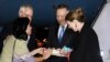 အမေရိကန် နိုင်ငံခြားရေး ဝန်ကြီး Mike Pompeo နဲ့ ဇနီး Susan တို့ ဘန်ကောက်မြို့တော်ကို ဆိုက်ရောက်။ 