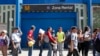 Venezolanos usan euros en efectivo para mitigar sanciones de EE.UU.  