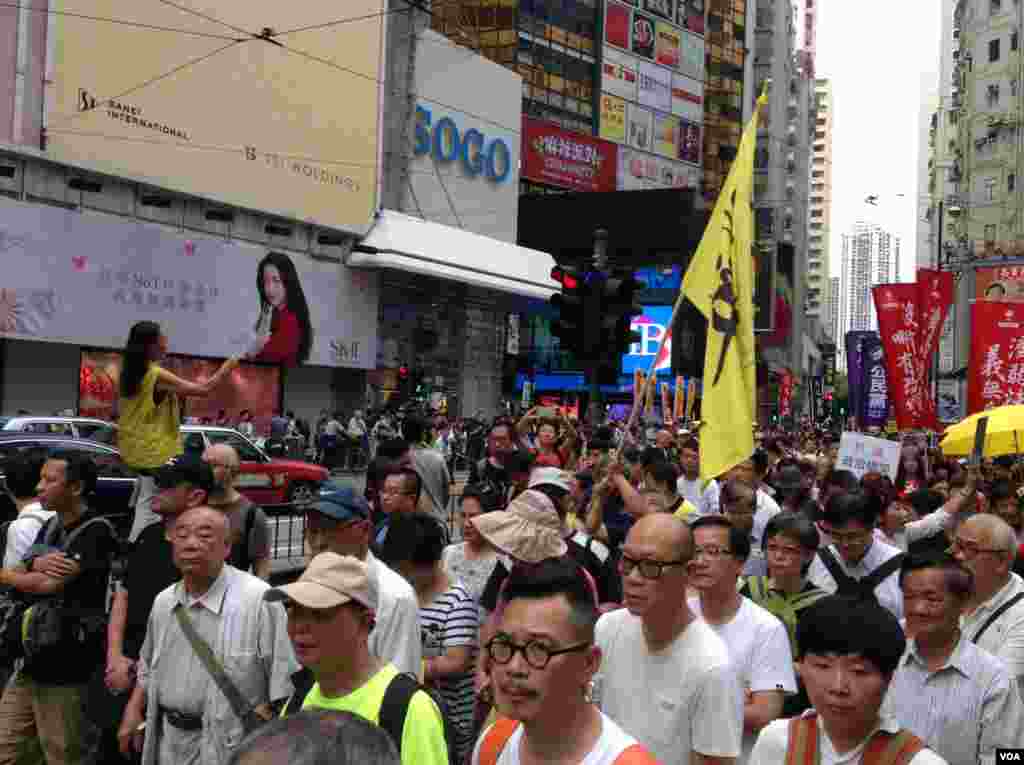 香港泛民多个政党和团体周六声援铜锣湾书店店长林荣基(美国之音海彦拍摄)
