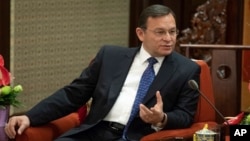 El canciller peruano, Néstor Popolizio, apuntó también a impulsar la salida del presidente Nicolás Maduro.