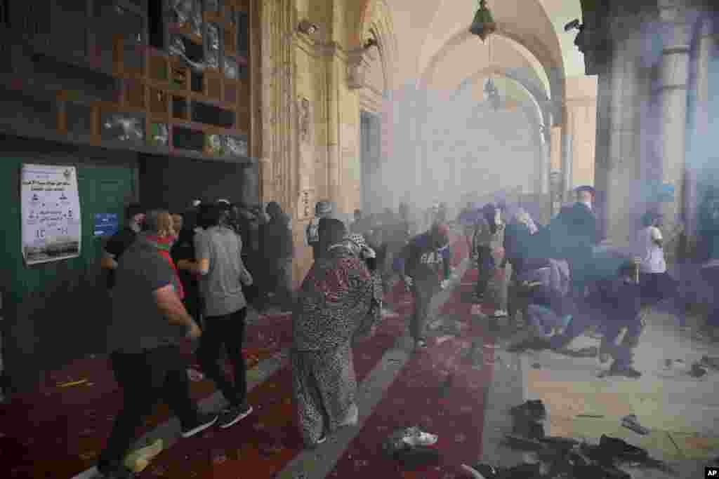 Quddus shahrining Al-Aqso masjidida falastinliklar va Isroil xavfsizlik kuchlari o’rtasida yana to’qnashuvlar bo’lib o’tdi. Isroil, 10-may, 2021.