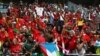 Des supporters de la Guinée équatoriale célèbrent après la victoire de leur équipe lors du match entre la Sierra Leone et la Guinée équatoriale au stade Omnisports de Limbe, le 20 janvier 2022.