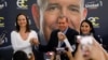 El candidato presidencial opositor, Edmundo González Urrutia, durante su primer mitin junto a la líder María Corina Machado (izquierda) y la dirigente opositora Delsa Solorzano. 