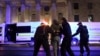 Premier de Irlanda condena disturbios cometidos por antiinmigrantes en el centro de Dublín