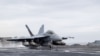 2024년 6월 28일 미한일 3자 연합훈련인 프리덤 에지 훈련 중 F/A-18F 슈퍼호넷이 니미츠급 항공모함 USS 시어도어 루즈벨트(CVN 71)의 비행 갑판에서 이륙하고 있다. (자료사진)