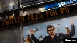 A news ticker in New York's Times Square announces an initial public offering for Twitter Inc., Sep. 13, 2013. 