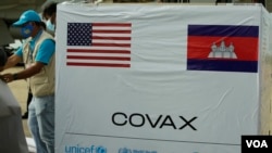 Chanjo ya Johnson & Johnson ya Covid-19, iliyotolewa na Marekani kupitia COVAX, ilipelekwa Cambodia Julai 30, 2021.