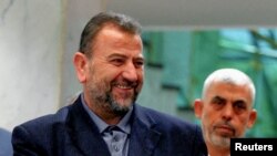 El dirigente de Hamás, Saleh al-Arouri, en primer plano, participó la semana pasada en las reuniones por un eventual cese al fuego entre Israel y Hamás el Cairo. 
