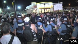 Policija na ulicama Fergusona, 10. avgusta 2015. 