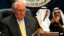 El secretario de Estado, Rex Tillerson, durante su reunión sobre la lucha contra el grupo Estado Islámico en Kuwait., el martes 13 de febrero.