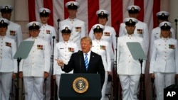 El presidnete Donald Trump pronunció su segundo discurso como comandante en jefe en el Memorial Day o Día de los Caídos en Guerras en el Cementerio Nacional de Arlington, Virginia, el lunes, 28 de mayo de 2018.
