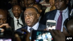 L’opposant congolais Jean-Pierre Bemba devant la presse après s’être porté candidat à la présidentielle du 23 décembre au bureau de la Commission électorale, à Kinshasa, le 2 août 2018.