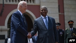 Le président américain Joe Biden et son homologue angolais João Lourenço à Lunada.