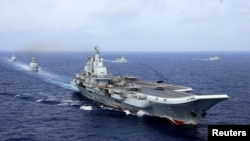 中国航母辽宁号参加中国海军在西太平洋的军事演习。(2018年4月18日)