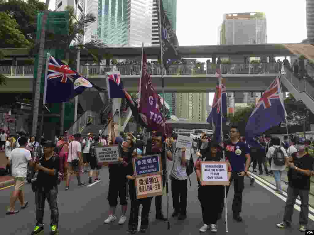 数万港人参加七一大游行誓言守护香港（美国之音海彦拍摄）
