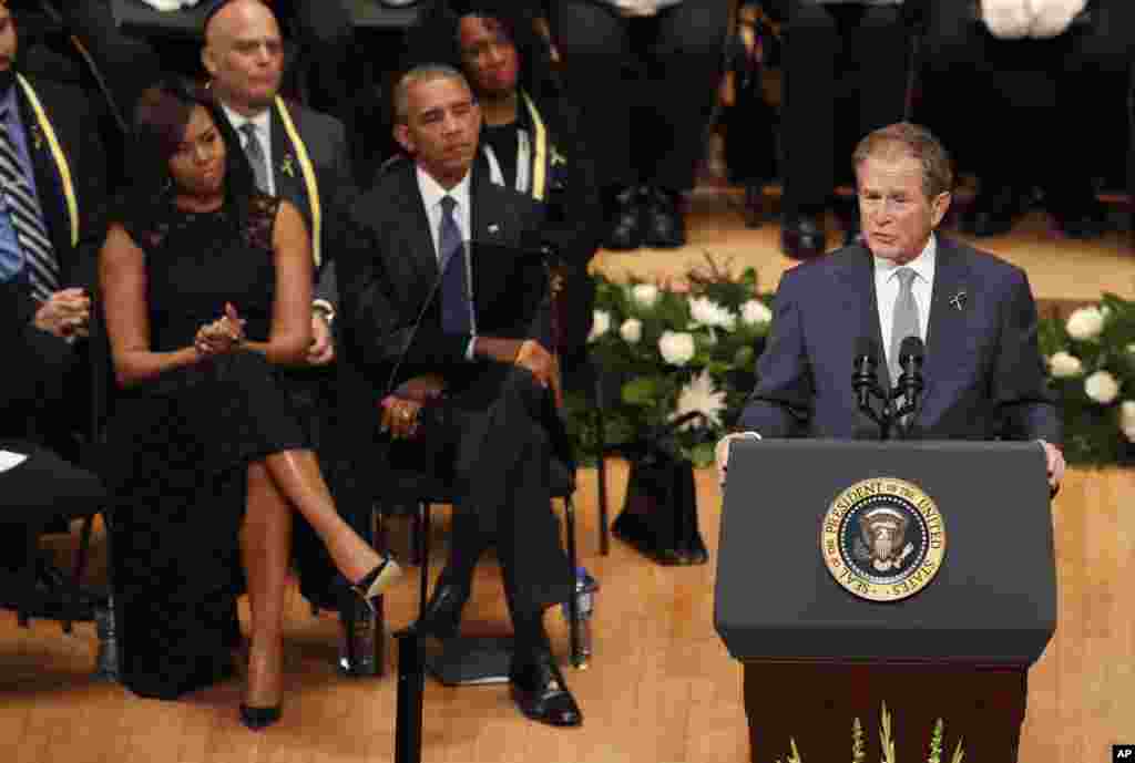 Shugaba Barack Obama Ya Karrama 'Yan Sanda Biyar a Dallas.