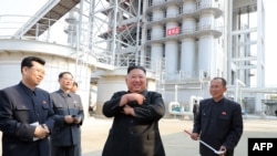 김정은 북한 국무위원장이 지난 1일 순천인비료공장 준공식에 참석했다고, 북한 관영 조선중앙통신이 2일 보도했다. 