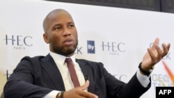 Didier Drogba lors d'une conférence de presse à Abidjan, Côte d'Ivoire, le 12 septembre 2019. 