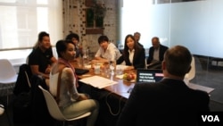 Cambodian tech entrepreneurs, who participated in the International Visitor Leadership Program (IVLP), visited Token office in San Francisco. (Sreng Leakhena/VOA Khmer)