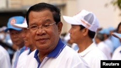រូបឯកសារ៖ លោក ហ៊ុន សែន នៅពេល​លោក​ជា​នាយក​រដ្ឋមន្រ្តី និង​ដែល​សព្វថ្ងៃ​ជា​ប្រធាន​គណបក្ស​ប្រជាជន​កម្ពុជា ចូលរួម​យុទ្ធនាការ​ឃោសនា​បោះឆ្នោត​ជាតិ កាលពី​ថ្ងៃទី​១ ខែកក្កដា ឆ្នាំ​២០២៣ នៅ​រាជធានី​ភ្នំពេញ ប្រទេស​កម្ពុជា។