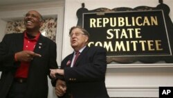 Republican National Committee Chairman Michael Steele, left, jokes with New Hampshire's Republican chair, former governor John Sununu during a rally in Concord, New Hampshire, 22 Oct. 2010.