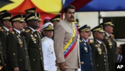 El excomandante venezolano que habló bajo condición de anonimato con el medio neoyorquino indicó que por lo menos existen tres grupos distintos dentro del cuerpo castrense del país que han conspirado contra el gobierno de Nicolás Maduro.