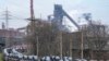 ARCHIVO - Vagones de acero en bobina antes del transporte en la fábrica principal del productor de acero Thyssenkrupp en Duisburg, Alemania, el martes 4 de febrero de 2025. AP
