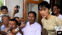Burma's pro-democracy leader Aung San Suu Kyi talks to journalists after meeting with Derek Mitchell, US special representative to Burma, at her home in Rangoon, September 12, 2011.