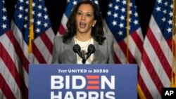 អ្នកស្រី Kamala Harris បេក្ខជន​អនុប្រធានាធិបតី​សហរដ្ឋអាមេរិក ថ្លែង​ក្នុង​សន្និសីទ​សារព័ត៌មាន​មួយ​ជាមួយ​​នឹង​បេក្ខជន​ប្រធានាធិបតី​​លោក Joe Biden ក្នុង​ក្រុង Wilmington រដ្ឋ Delaware ថ្ងៃ​ទី ១៣ ខែសីហា ឆ្នាំ​២០២០។ 