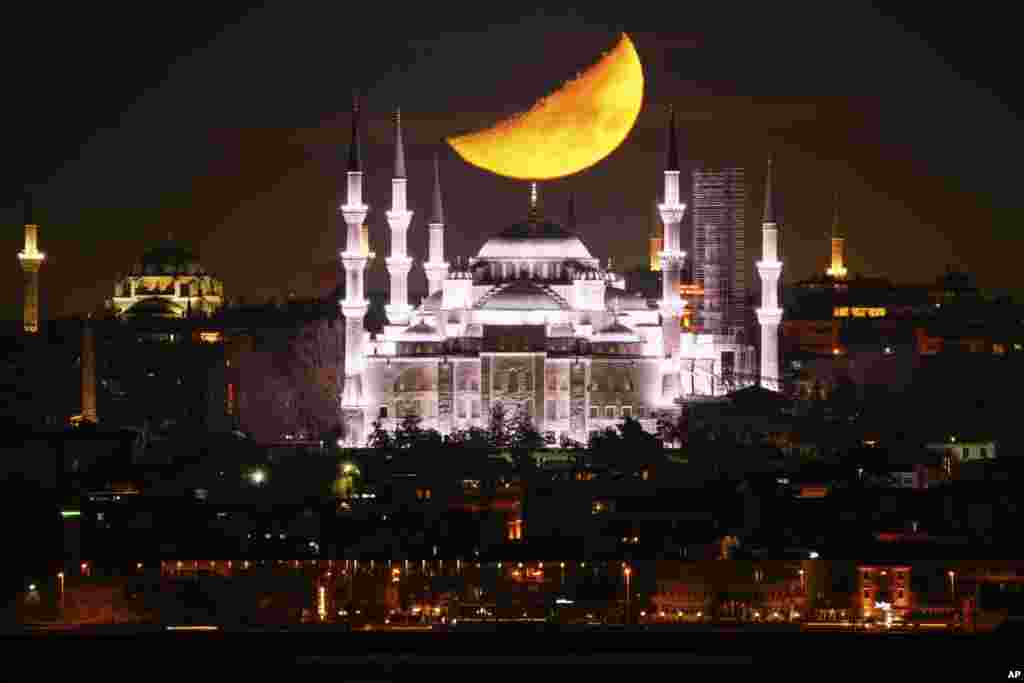 Istanbul osmonidagi manzara