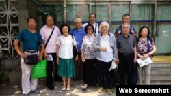 89歲杜光(左四)等人無法參與每月餐聚後拍照留念 （高瑜推特圖片 ）