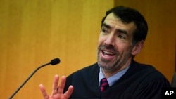 El juez de la Corte Superior del condado Fulton, Robert McBurney, durante una audiencia para decidir si el reporte final de un jurado investigador en busca de una posible interferencia en la elección presidencial de 2020 puede ser divulgado, el 24 de enero de 2023, en Atlanta.