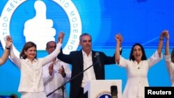 El presidente de República Dominicana y candidato presidencial Luis Abinader se dirige a sus seguidores tras los resultados preliminares de las elecciones presidenciales, en Santo Domingo, República Dominicana, el 19 de mayo de 2024. REUTERS/Henry Romero