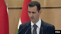 Pemerintahan Presiden Bashar al-Assad semakin mendapat tekanan internasional, termasuk ditariknya para Duta Besar tiga negara Teluk.