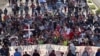 Más migrantes se suman en México a numerosa caravana hacia EEUU