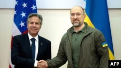 Sekretari amerikan i Shtetit Antony Blinken takohet me kryeministrin ukrainas Denys Shmyhal. Kiev, Ukrainë, 6 shtator 2023.