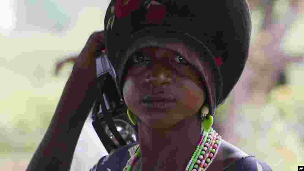 Fulani makiyaya da mata sun halarci wasan sukuwa a garin Bida Jihar Neja ranar 23 watan Yuni 2013.