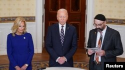 ប្រធានាធិបតីអាមេរិកលោក Joe Biden រំលឹកខួបមួយឆ្នាំការវាយប្រហាររបស់ក្រុមហាម៉ាស់លើអ៊ីស្រាអែលនៅរដ្ឋធានីវ៉ាស៊ីនតោនកាលពីថ្ងៃទី ៧តុលា ឆ្នាំ២០២៤។