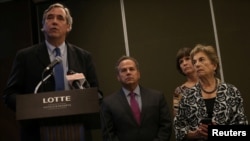 Tawagar Majalisar Dattijan Amurka a Myanmar, shugaban tawagar Sanata Jeff Merkley shi ya yiwa 'yan jarida jawabi