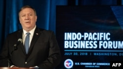 Menteri Luar Negeri AS Mike Pompeo berbicara di Forum Bisnis Indo-Pasifik di Kamar Dagang AS di Washington DC, 30 Juli 2018.
