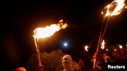 Para warga Palestina berdemo menentang pendudukan oleh Israel yang membangun pemukiman di wilayah Beita, West Bank, dalam aksi yang berlangsung pada 22 Juni 2021. (Foto: Reuters/Mohamad Torokman)