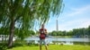Mikah Meyer នៅ​ឧទ្យាន Constitution Gardens ដែល​ស្ថិត​នៅ​ក្នុង​តំបន់​​​វ៉ាស៊ីនតោន ថតនៅថ្ងៃទី ២០ ខែឧសភា ឆ្នាំ២០១៦។ (រូបថត៖ Andy Waldron) 