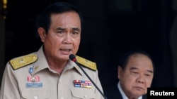 លោក Prayuth Chan-ocha នាយក​រដ្ឋ​មន្រ្តី​ថៃ​ថ្លែង​ក្នុង​សន្និសីទ​កាសែត​មួយ​បន្ទាប់​ពី​កិច្ចប្រជុំ​របស់​លោក​ជាមួយ​នឹង​ក្រុមប្រឹក្សា​សន្តិសុខ​ជាតិ នៅ​ក្នុង​ក្រុង​បាងកក កាលពី​ថ្ងៃទី១៥ ខែសីហា ឆ្នាំ២០១៦។