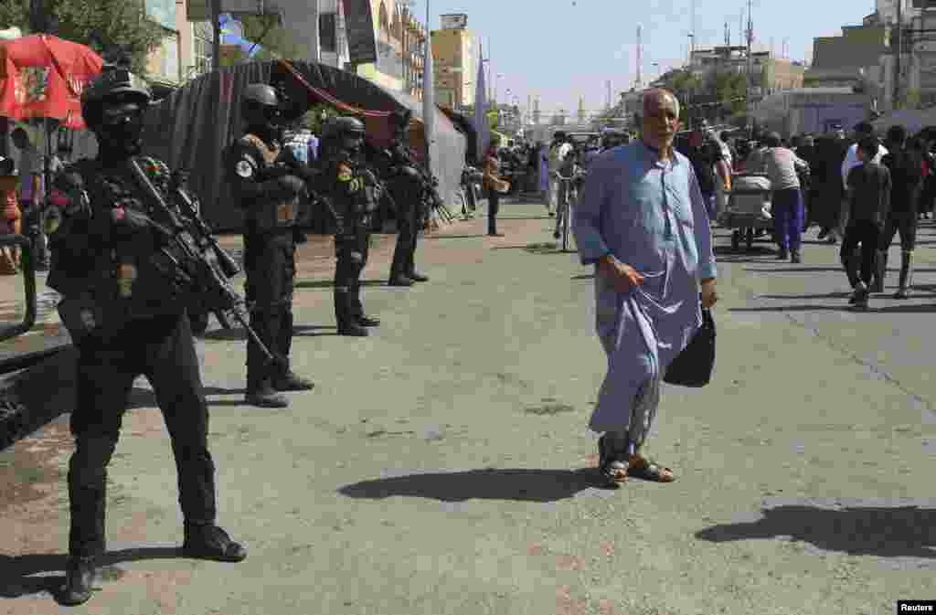 Members of Iraqi security forces stand guard during an intensive security deployment in Kerbala, southwest of Baghdad, June 13, 2014. 