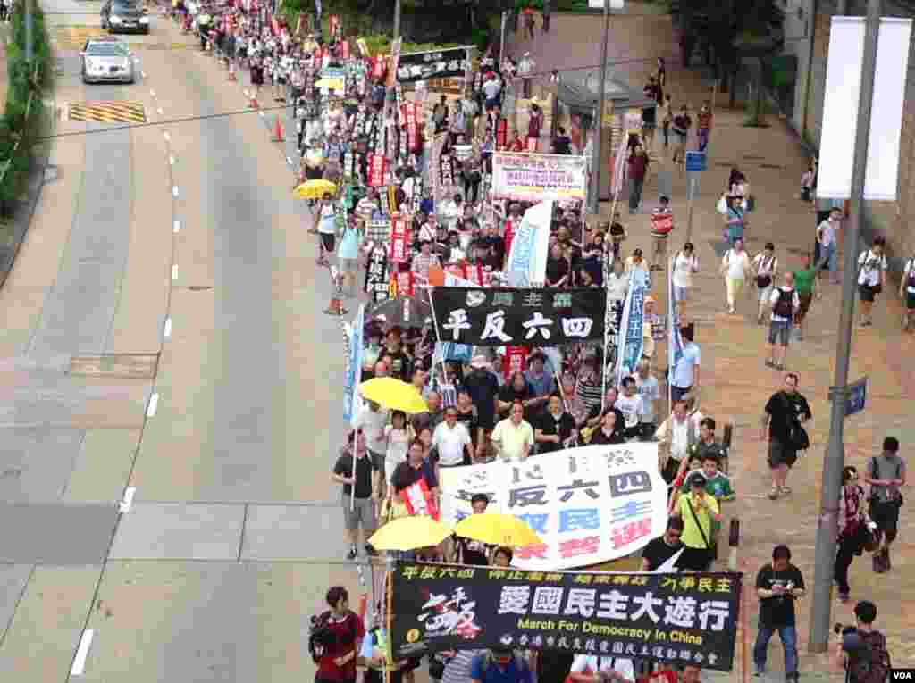 香港支联会举行年度爱国民主大游行(美国之音海彦拍摄)