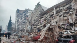 La cifra oficial de fallecidos por el fuerte sismo en Turquía y
Siria aumenta